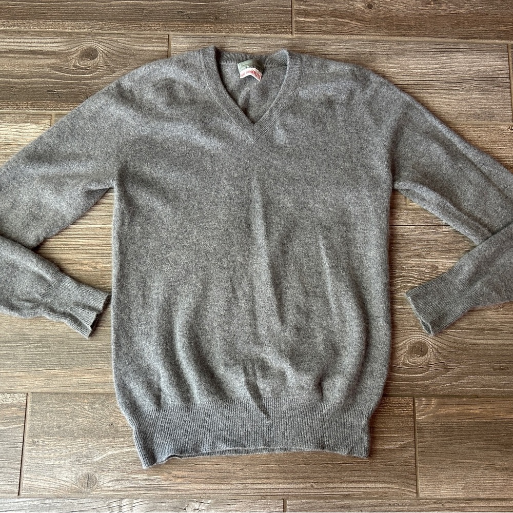 VTG Sanger-Harris 2 Ply‎ Pure Cashmere V-Neck Gray Sweater, Women's Small